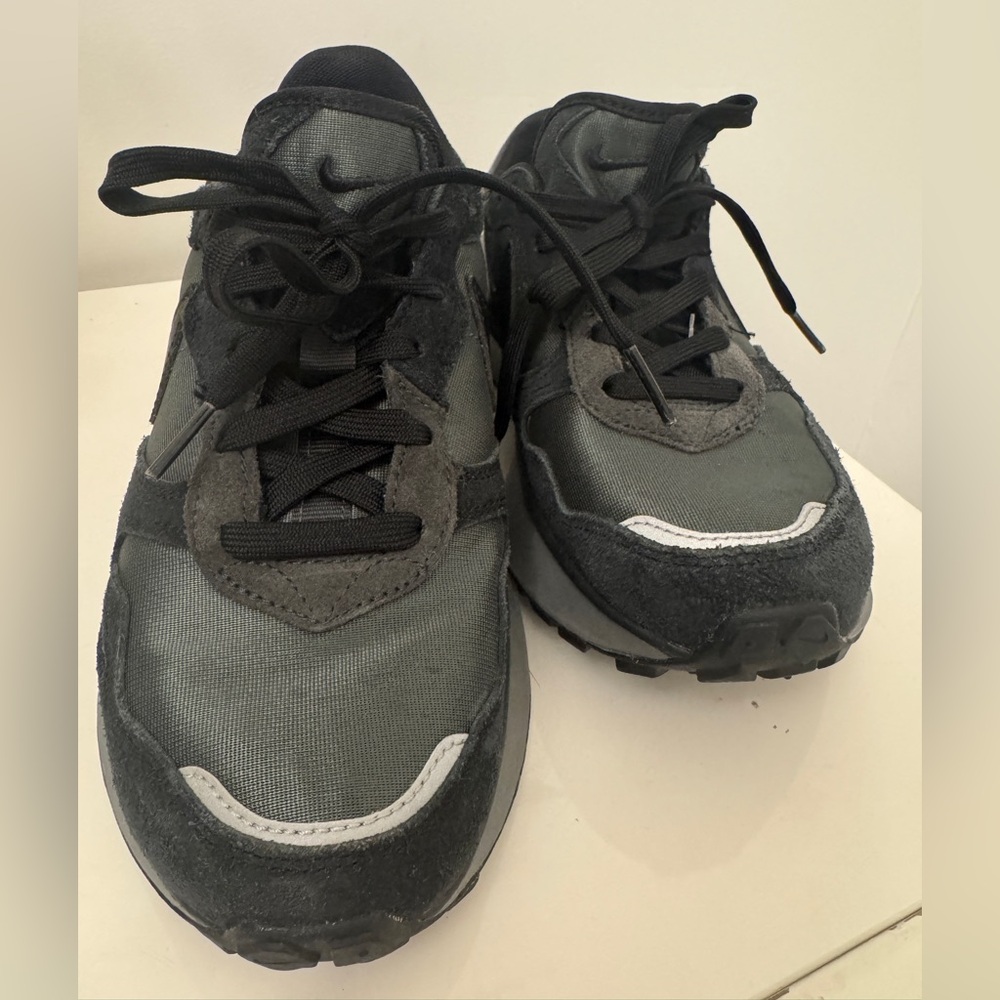 Nike Women's Sneakers in Black and Gray